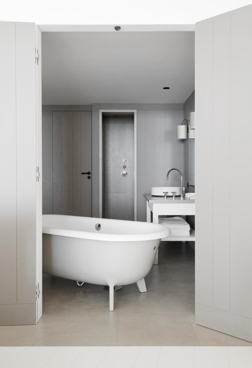 Salle de bains dans l'établissement Hôtel Plage Palace & Spa