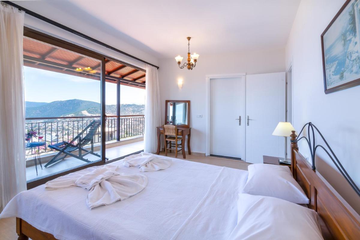 Kalkan Peak House - 4-bedroom villa with stunning Bay view - Housity