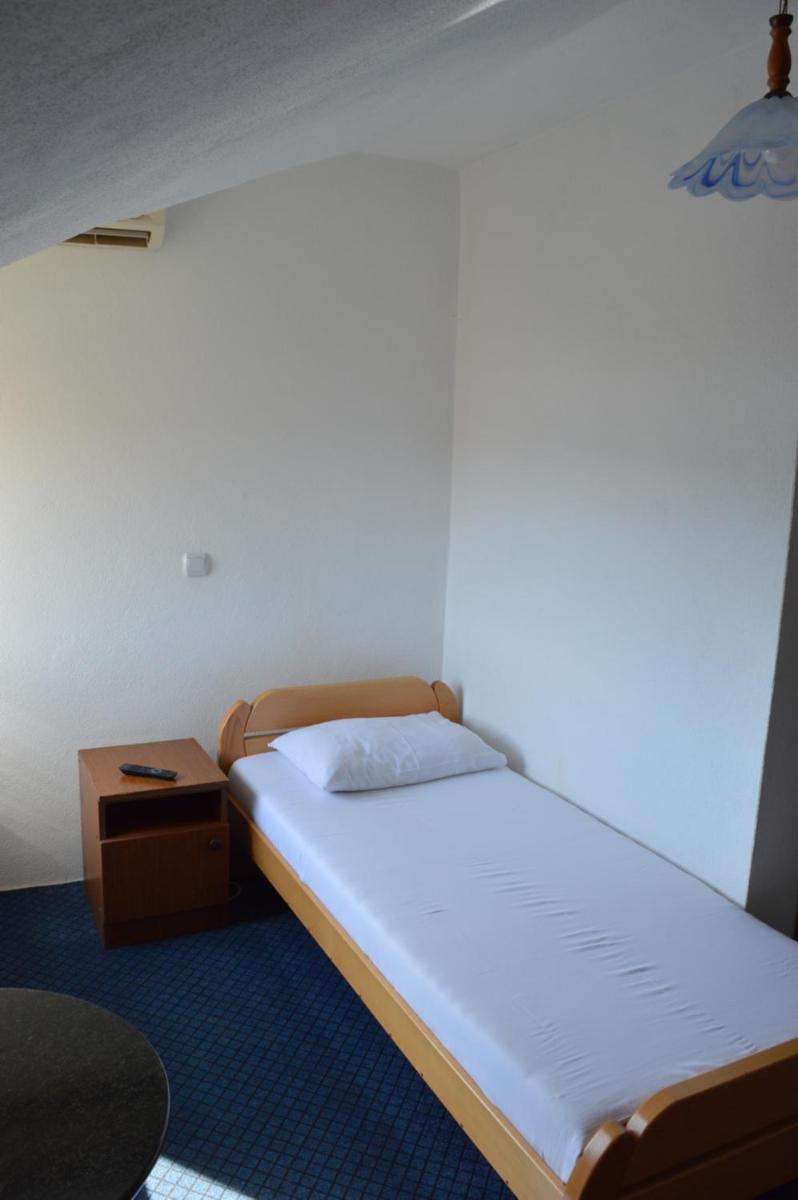 Motel Signal - Housity