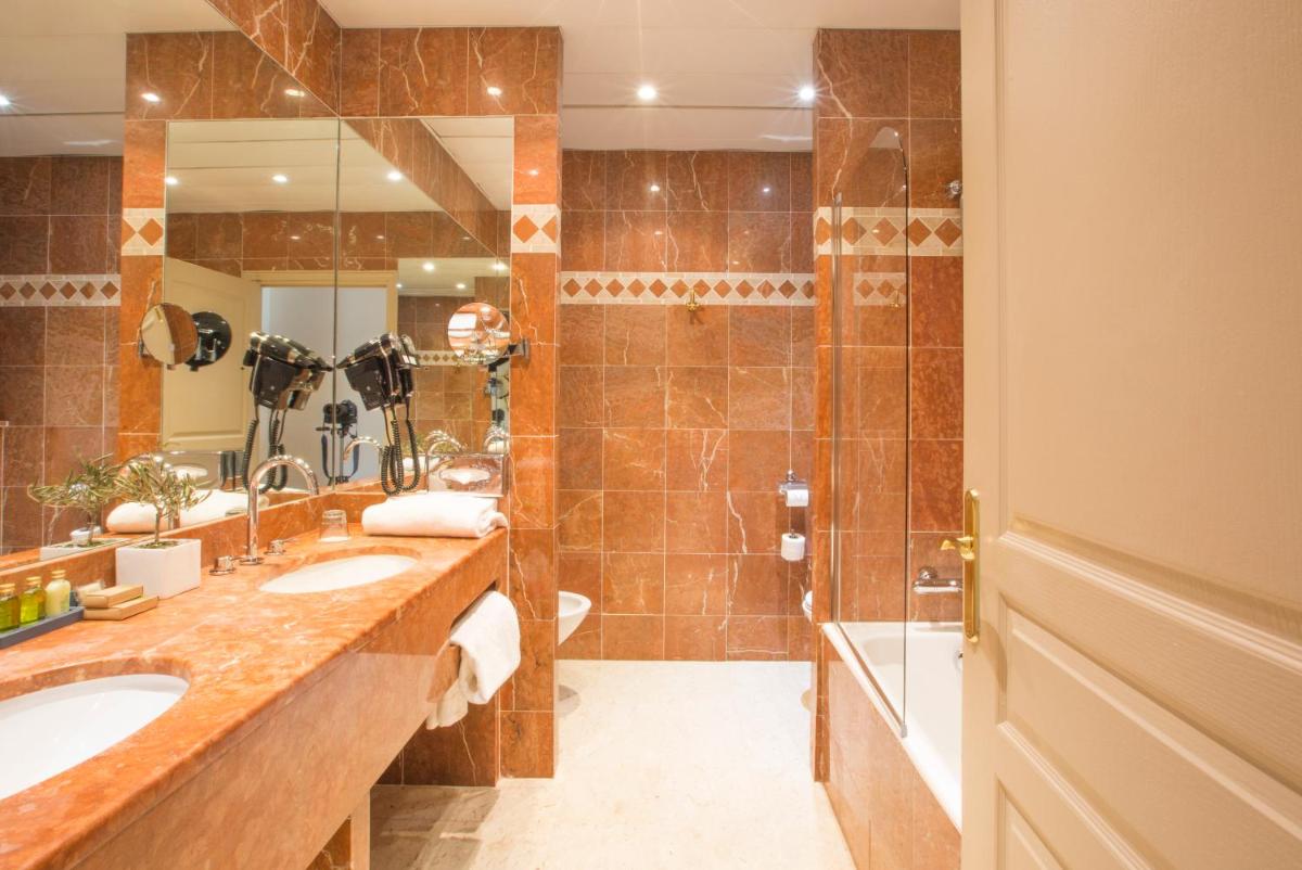 Salle de bains dans l'établissement Westminster Hotel & Spa Nice