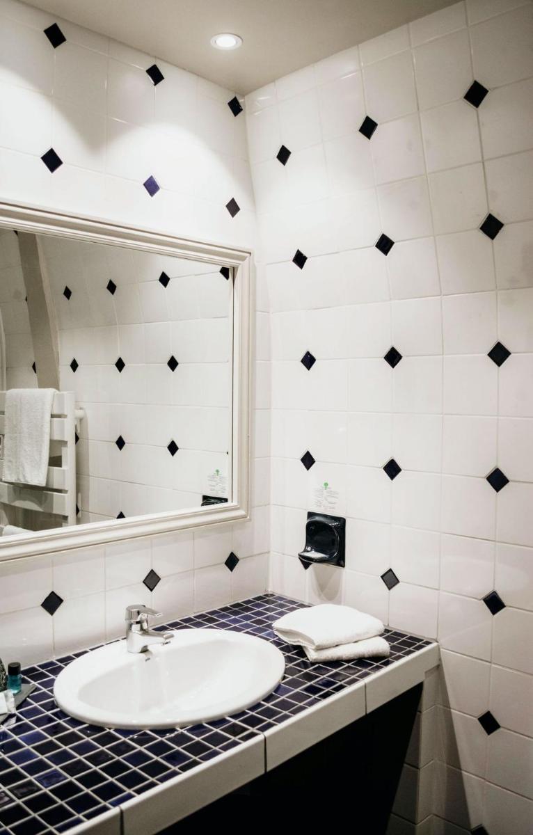 Salle de bains dans l'établissement La villa 10 HÔTEL SPA