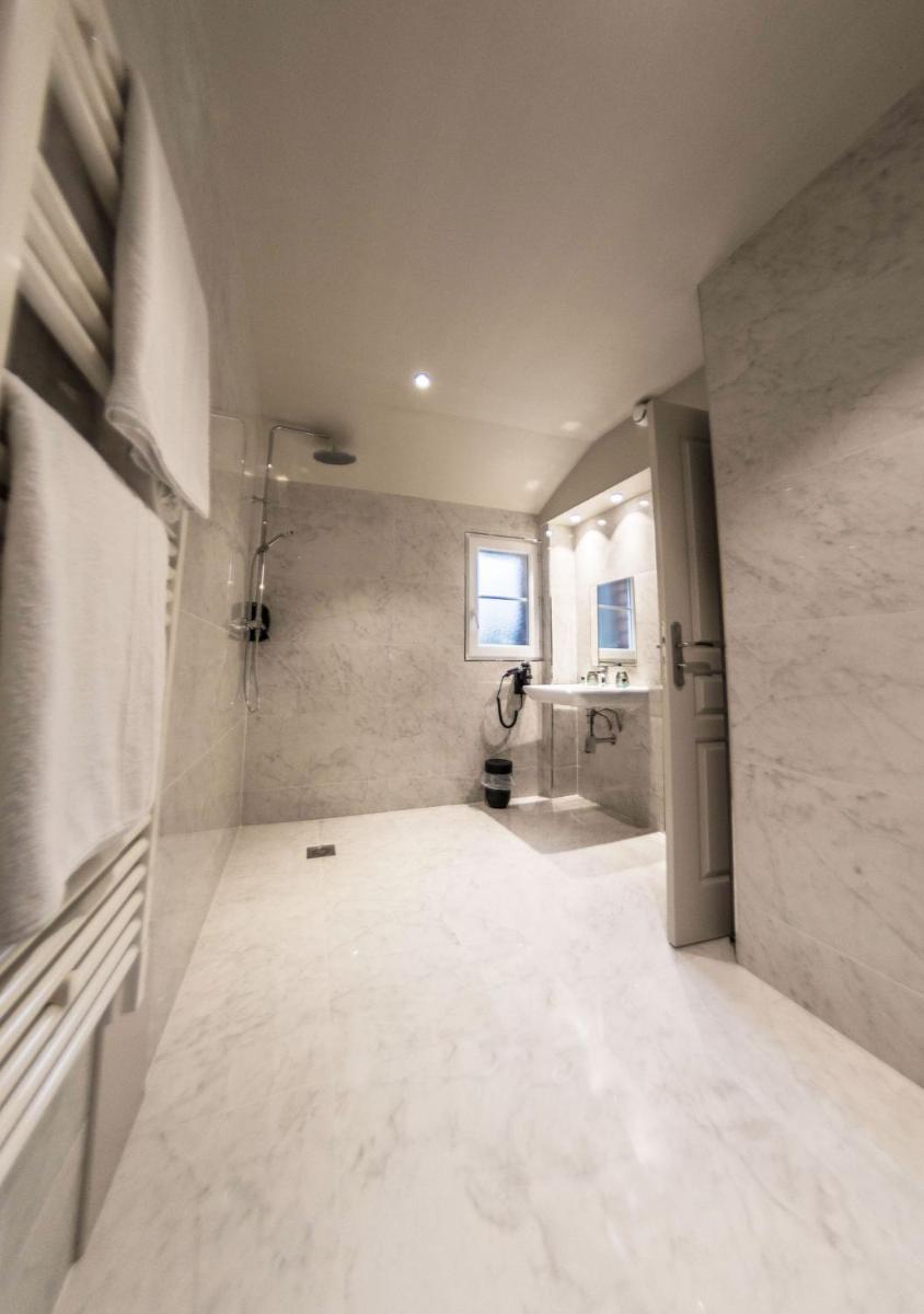 Salle de bains dans l'établissement La villa 10 HÔTEL SPA