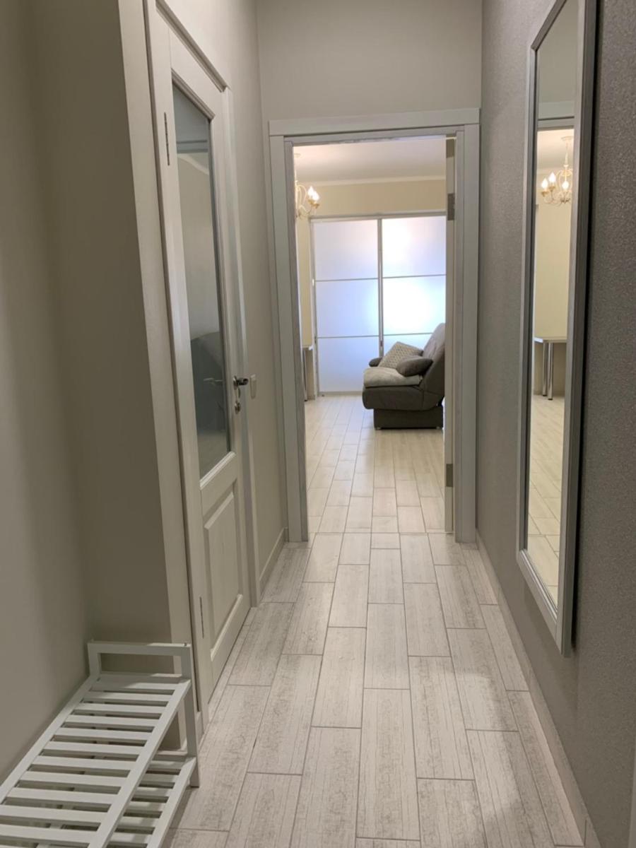 White Lily - Housity