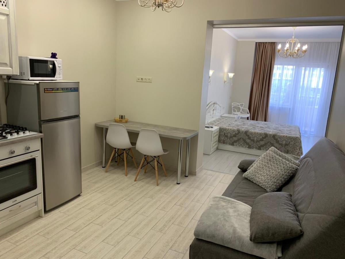White Lily - Housity