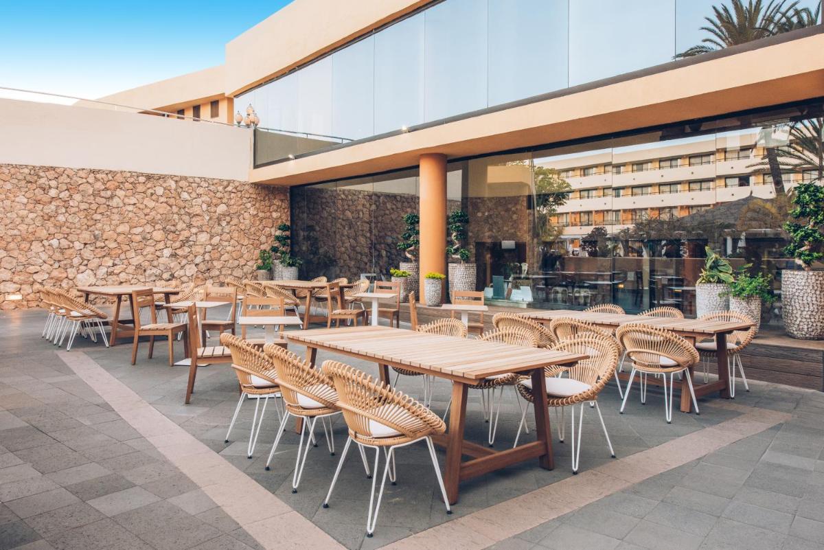 Un restaurante o sitio para comer en Iberostar Waves Playa Gaviotas All Inclusive