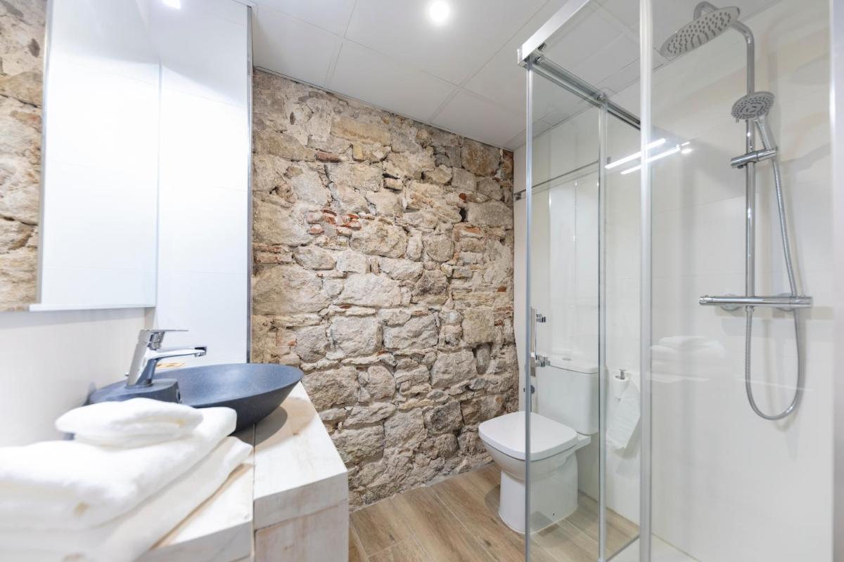 Bravissimo Rambla Eiffel Bridge 1 - Housity
