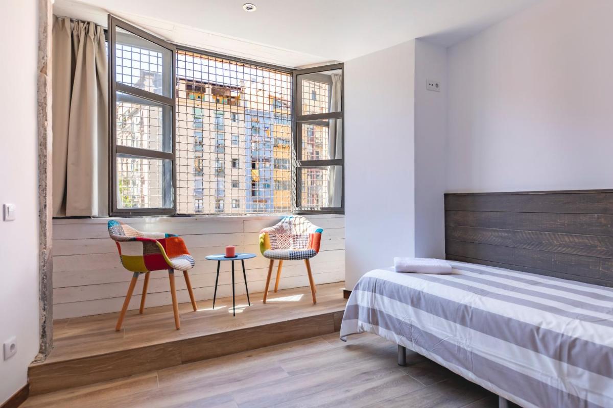 Bravissimo Rambla Eiffel Bridge 1 - Housity