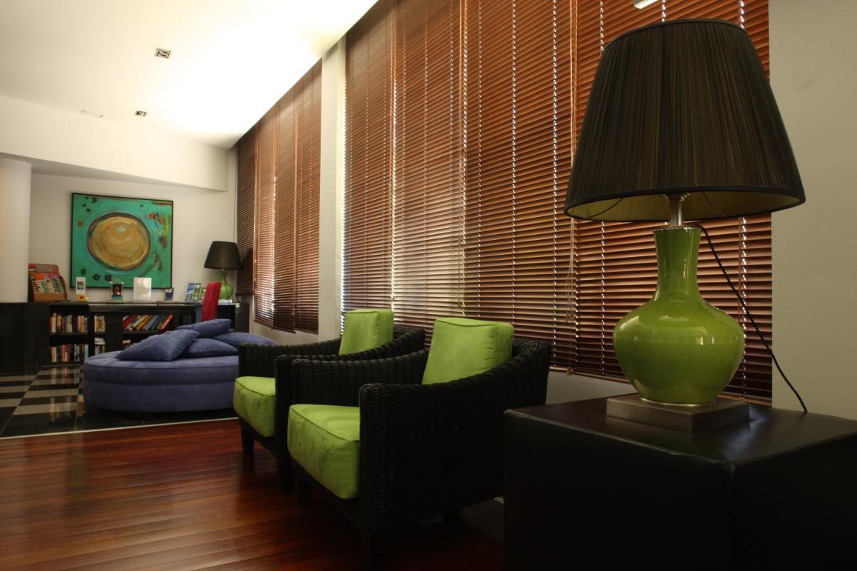 Uma área de estar em Madeira Regency Cliff - Adults Only