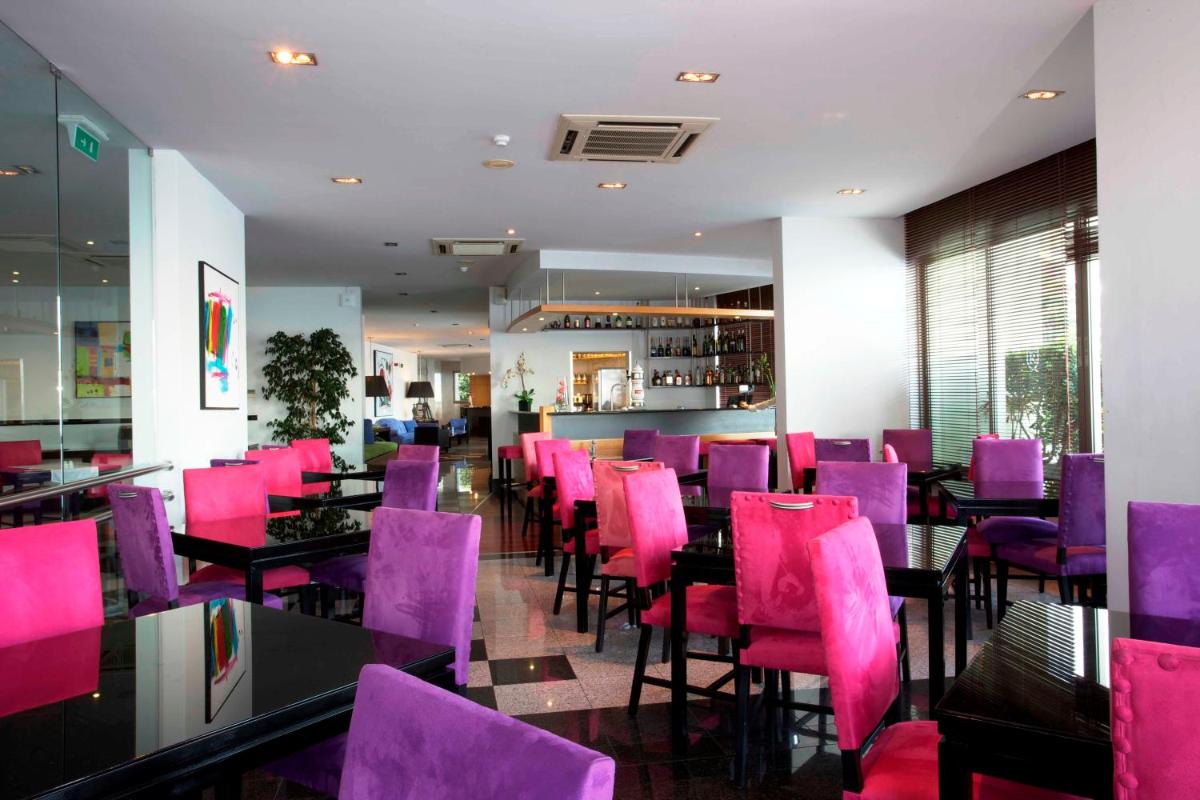 Um restaurante ou outro lugar para comer em Madeira Regency Cliff - Adults Only