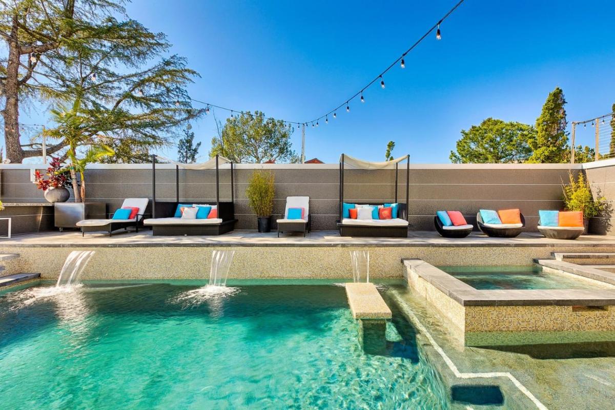 Villa Genesis-HOLLYWOOD ESTATE WITH STUNNING VIEWS - Housity