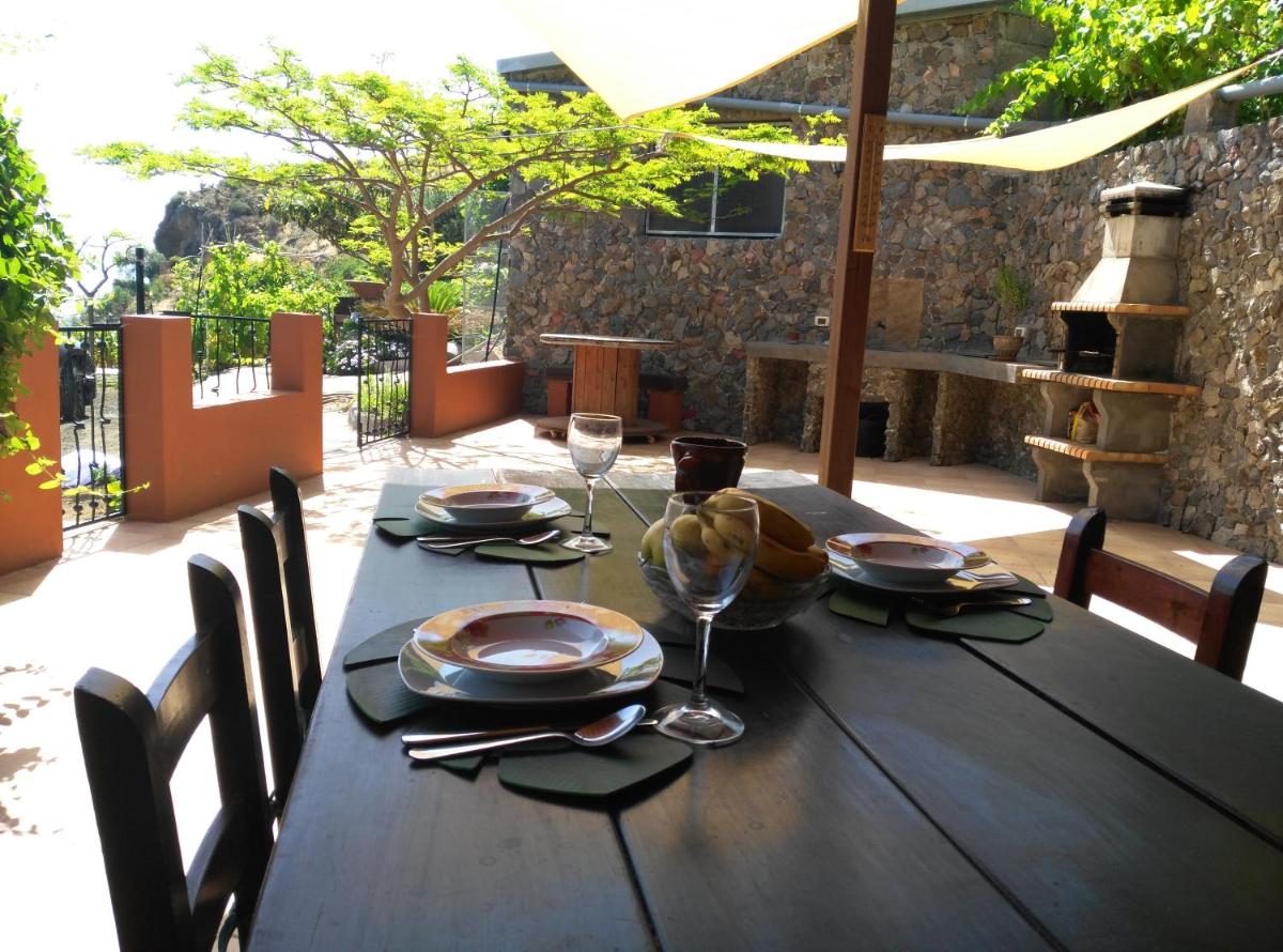 Peaceful house set on a vineyard & work friendly - Housity