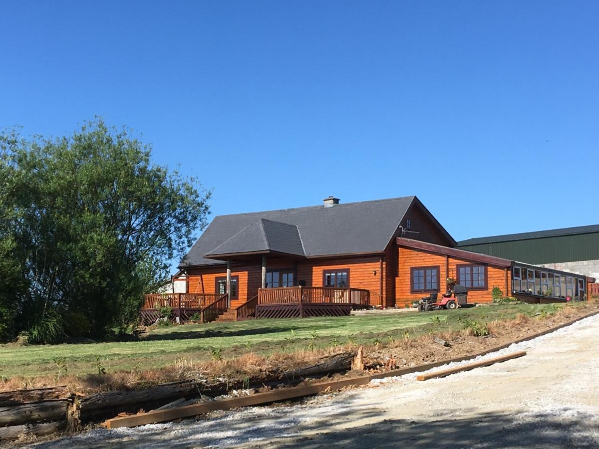 Log House Hideaway - Housity