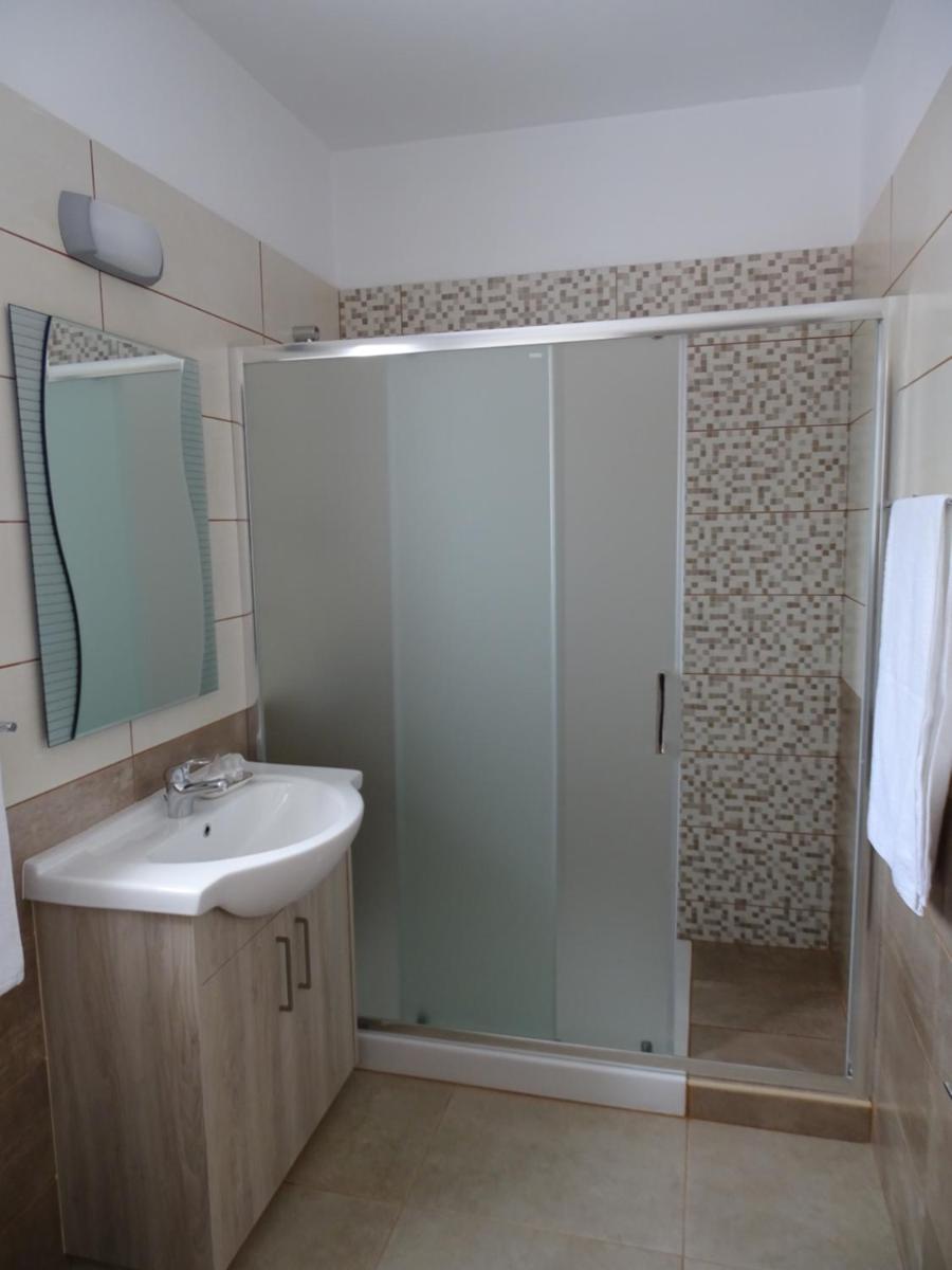 Proteas Mare Suites - Housity