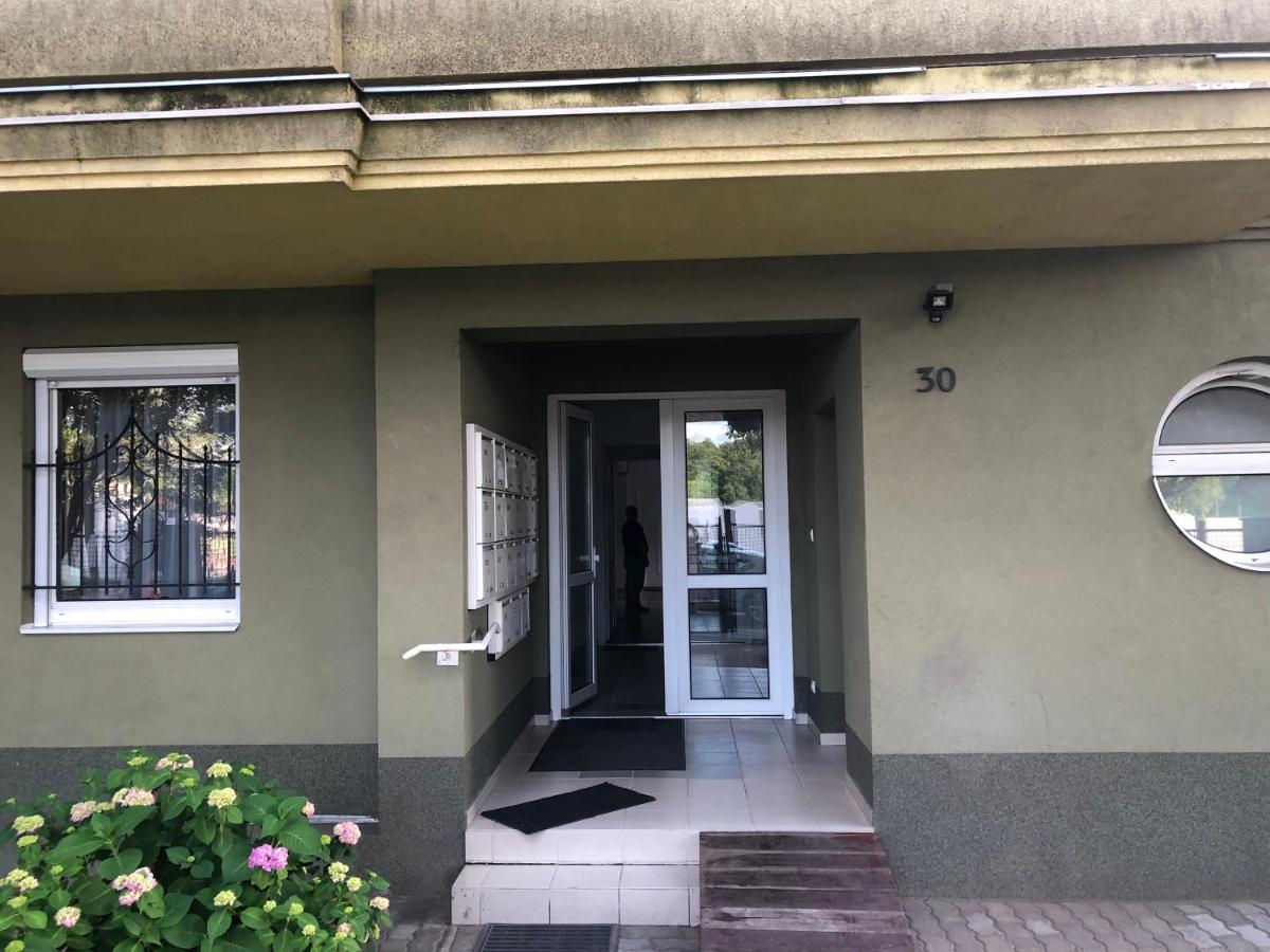 SIMPLY LOVELY Modern Apartment with BALCONY! - Housity