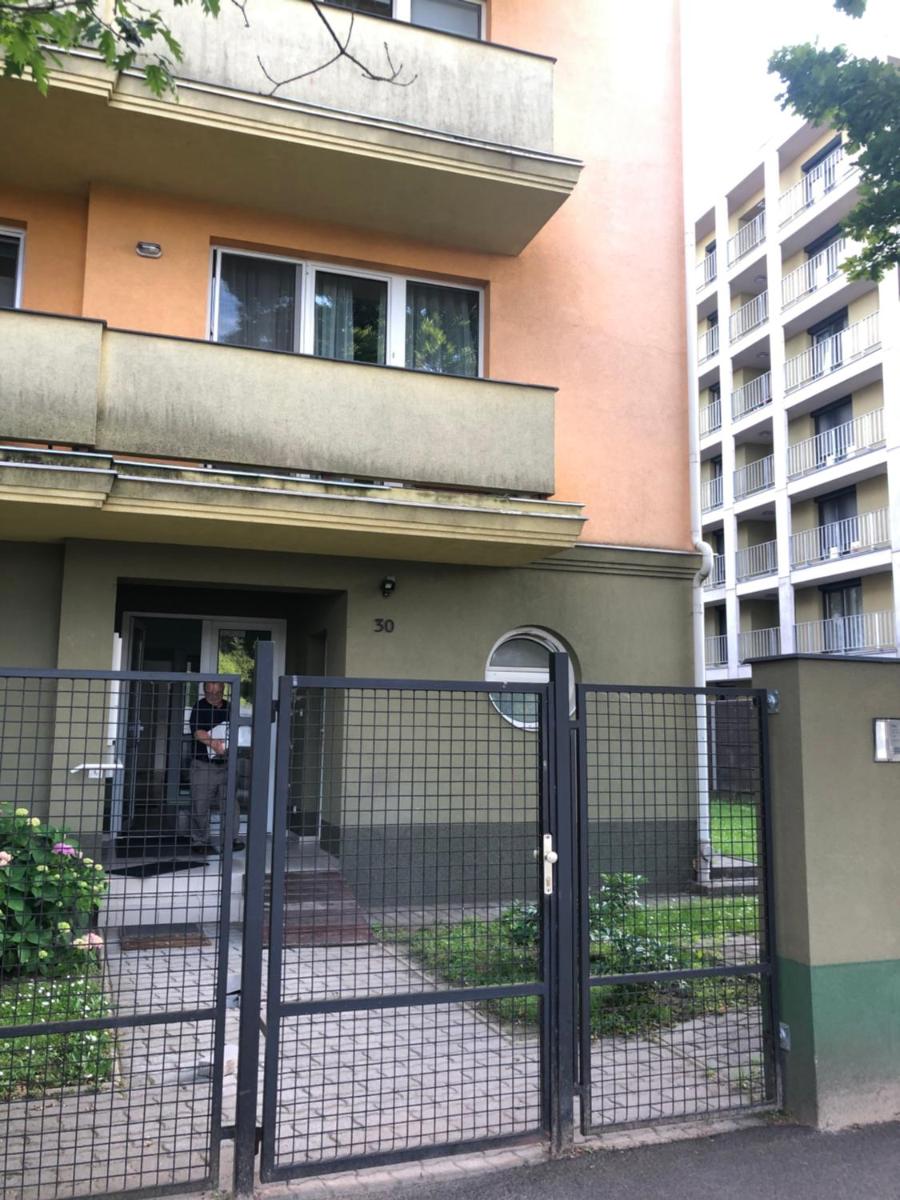 SIMPLY LOVELY Modern Apartment with BALCONY! - Housity