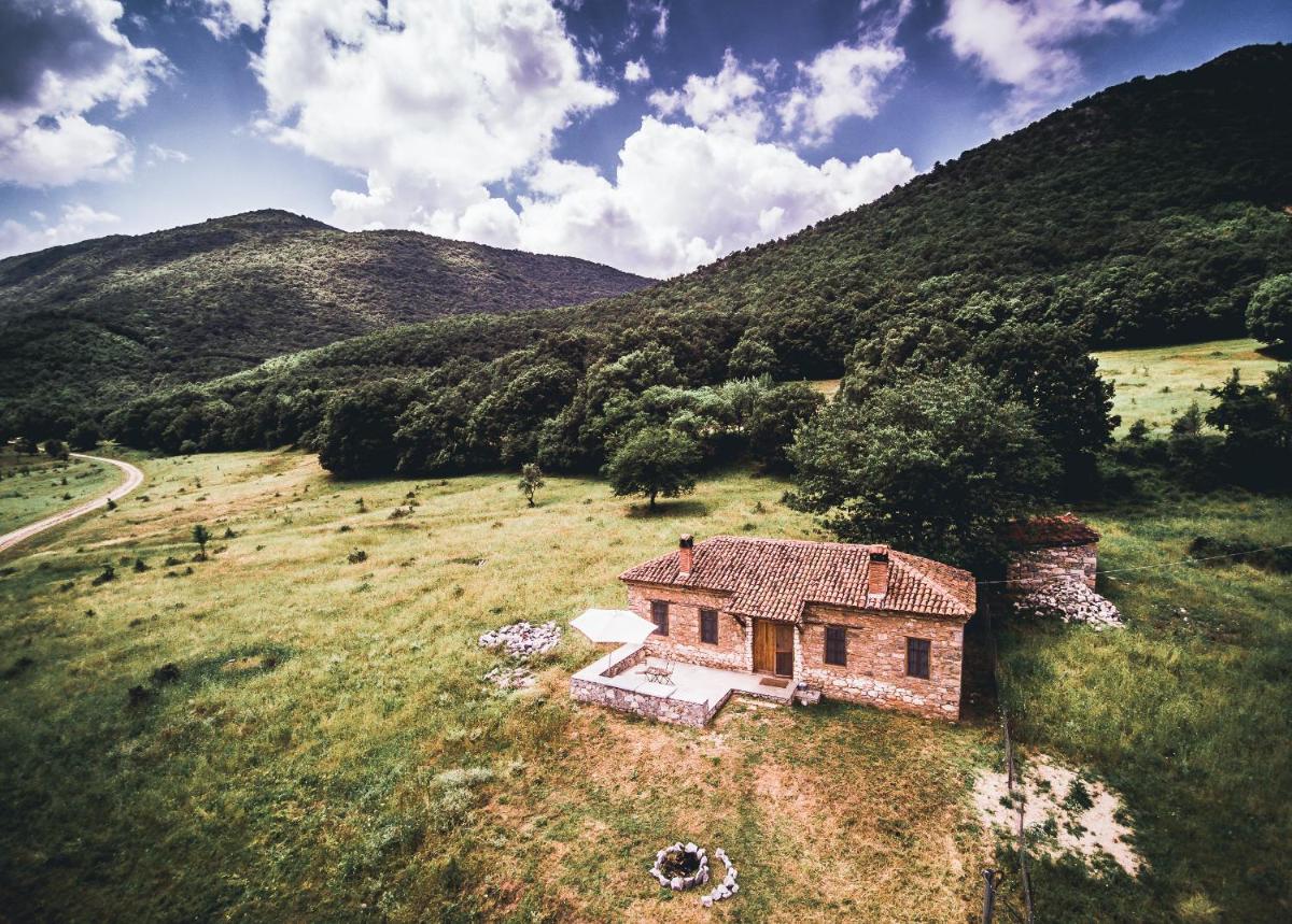 Serene Stone House - Housity