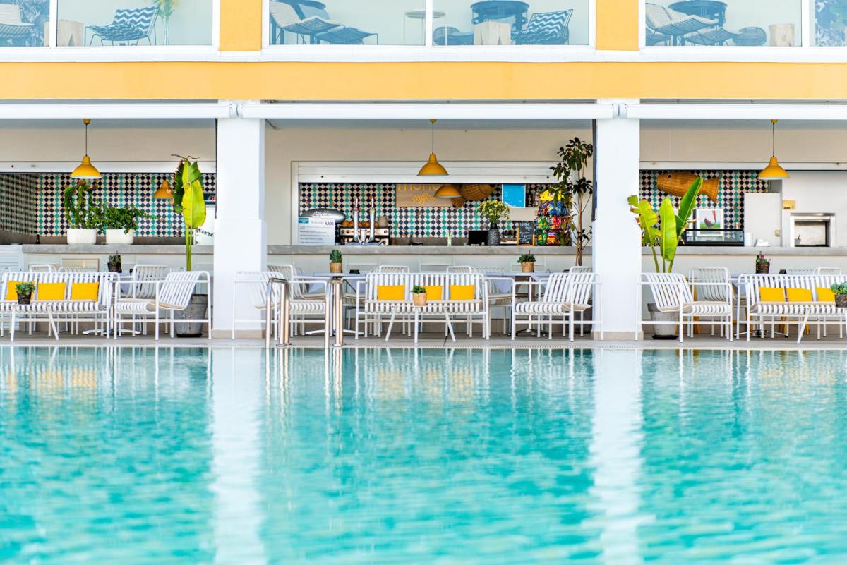 Atlantic Holiday Hotel - Housity