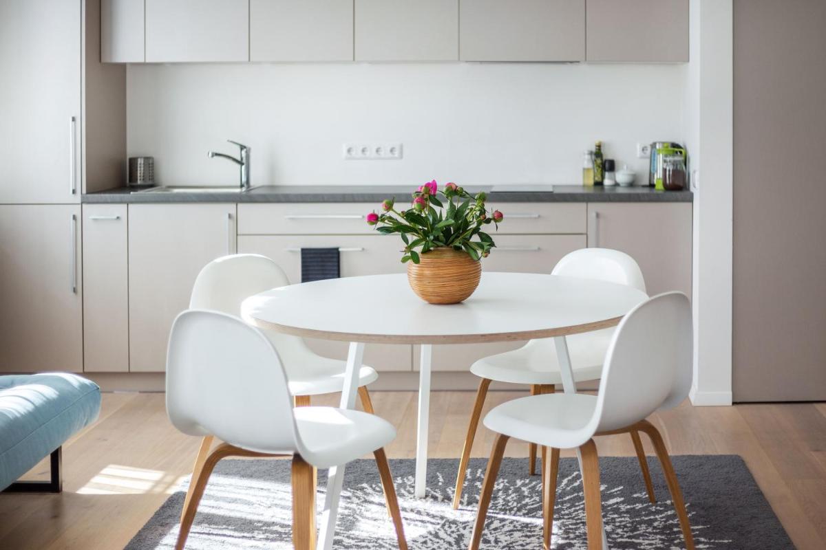 Bright & Cozy Studio In Old Town - Housity