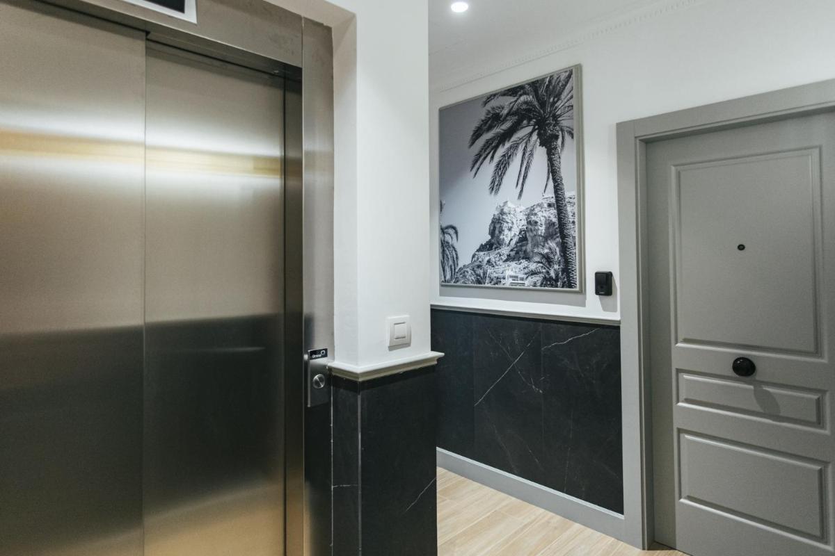 The Lucky Flats - Poeta Quintana - Housity