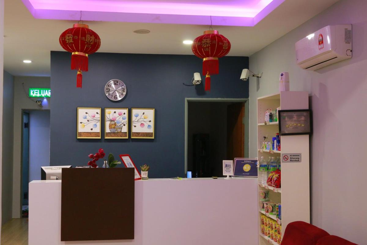 The b'Hotel - Housity