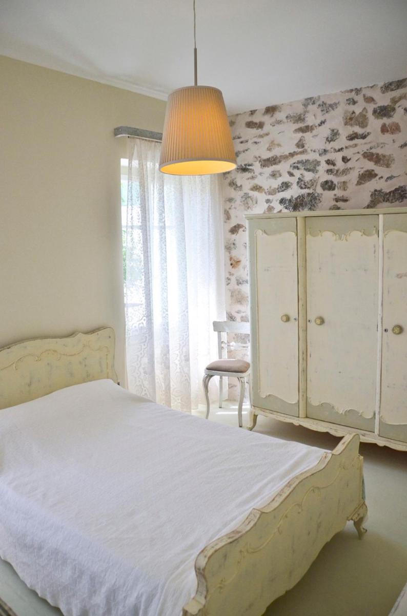Artistic House in Limni Evias - Housity