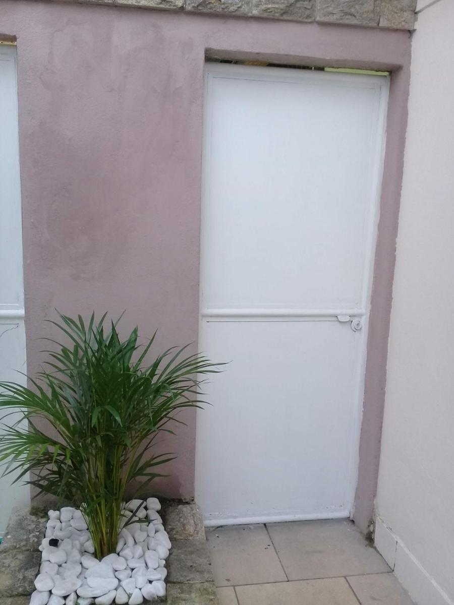 Quitinete em Itaguaí - Housity