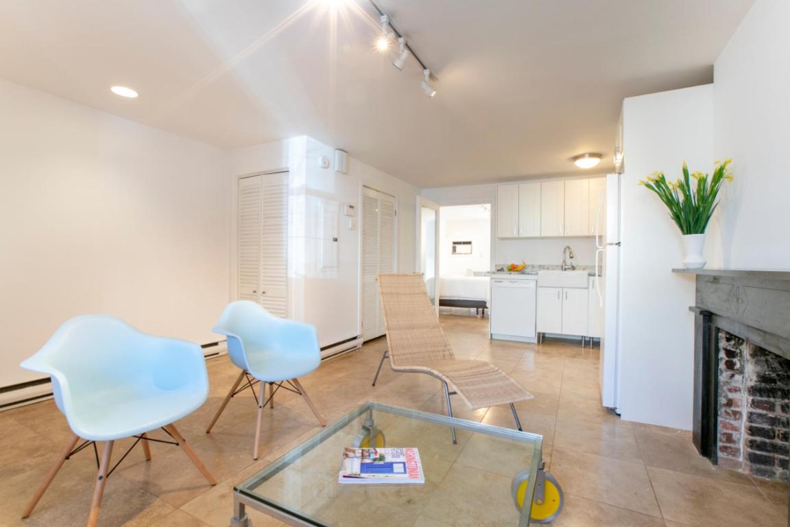 Big Bright 1 BR at U/Shaw + 14th on Quaint Swann - Housity
