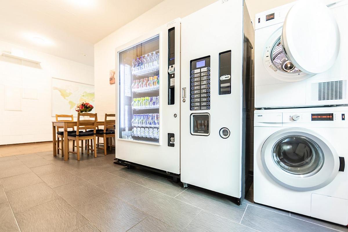 Simple Rooms - Yellow Inn - Housity