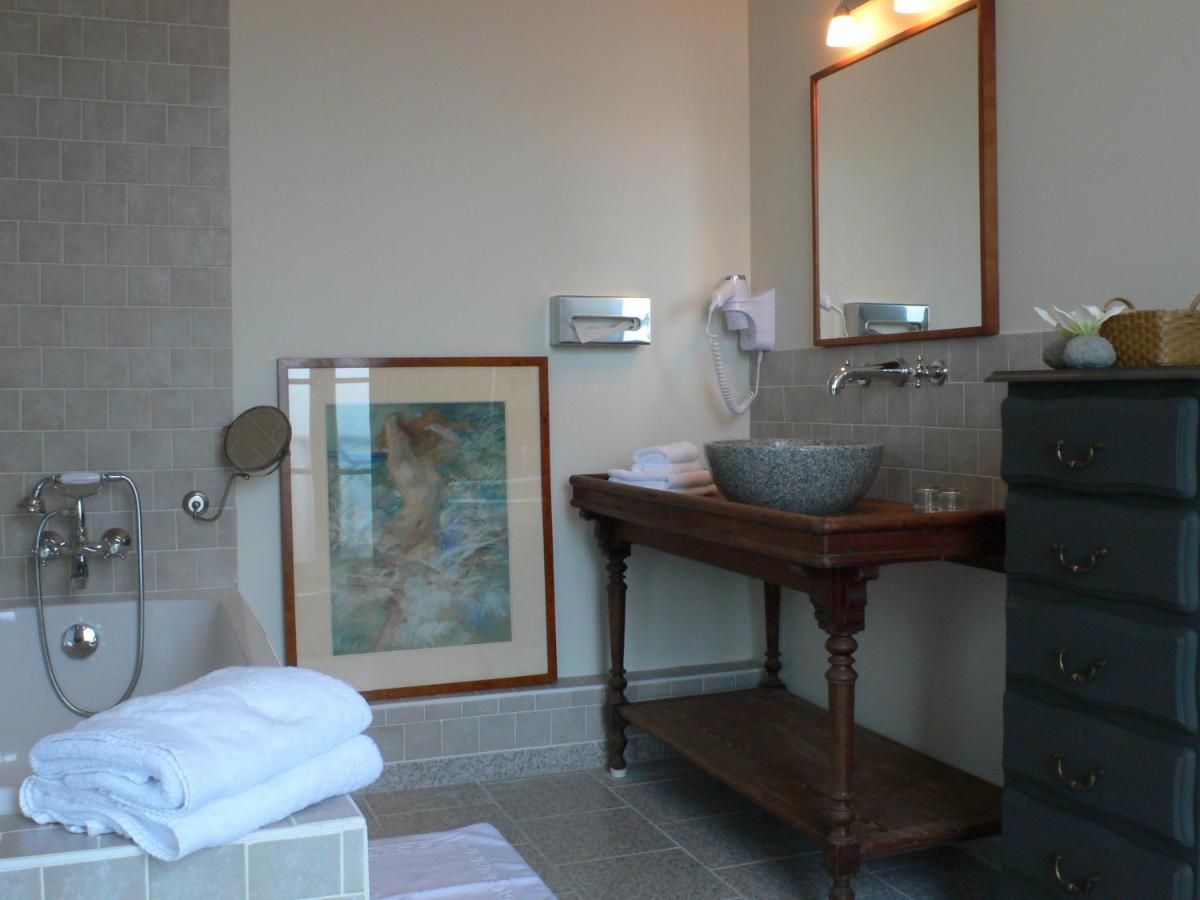Salle de bains dans l'établissement La Marine de Loire Hôtel & Spa