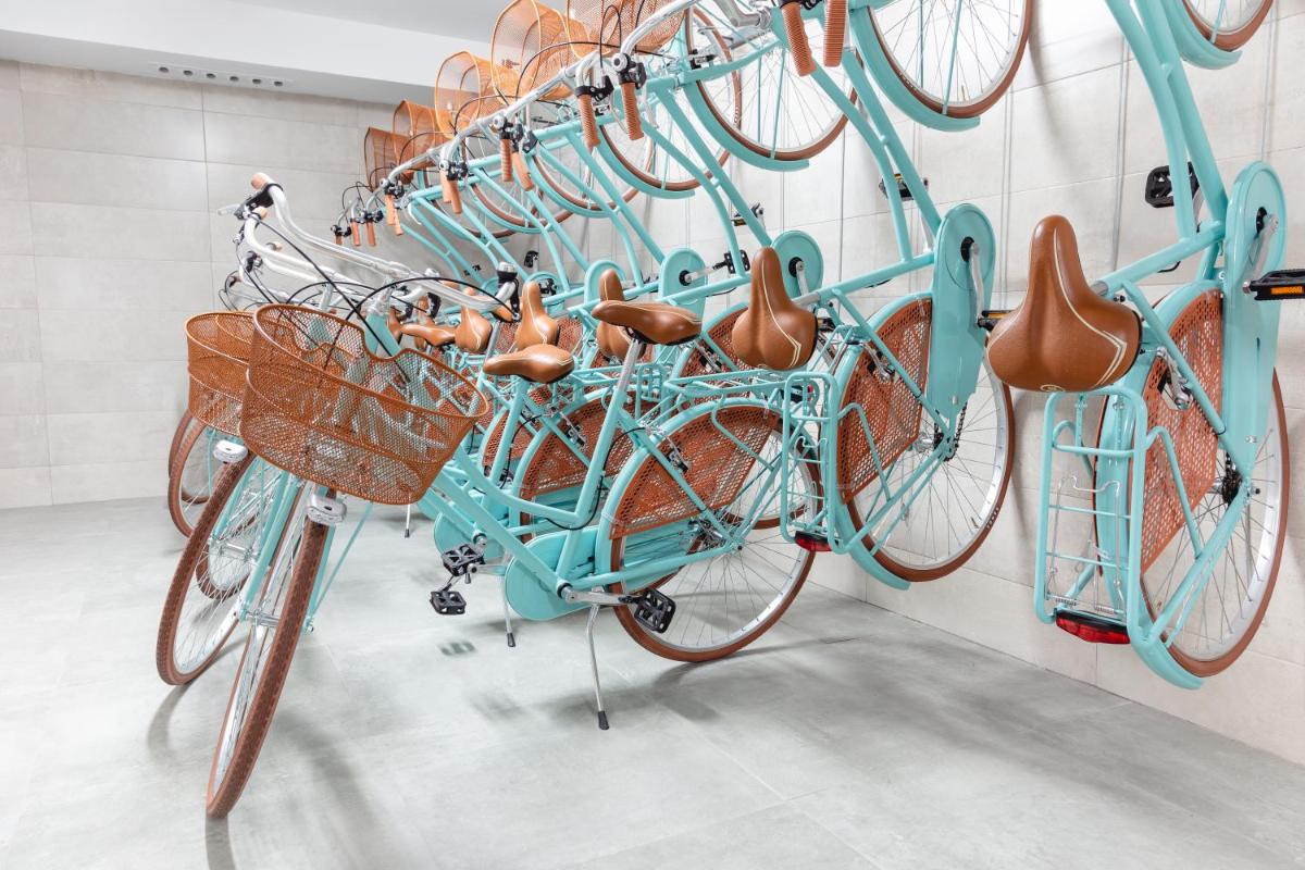 Montar en bicicleta en Myseahouse Flamingo - Adults Only 4* Sup o alrededores