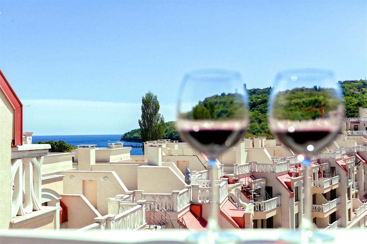 Brand New Condo Right on the Beach - Hizvo