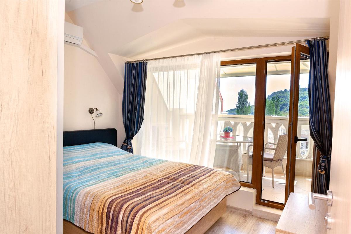Brand New Condo Right on the Beach - Hizvo
