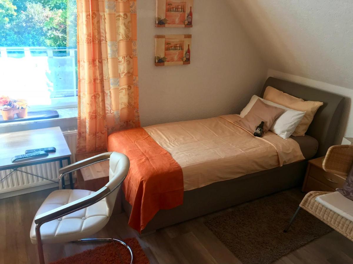 Christinas Fewo Sonnenschein 1 OG in Thiede mit Garten zum grillen - Hizvo