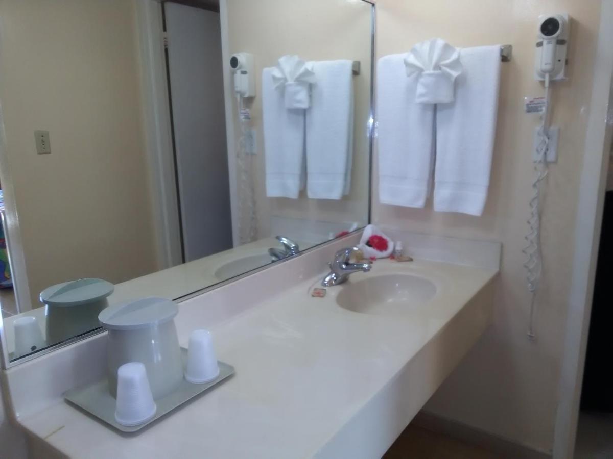 Suitetrails - Royal Islander Hotel