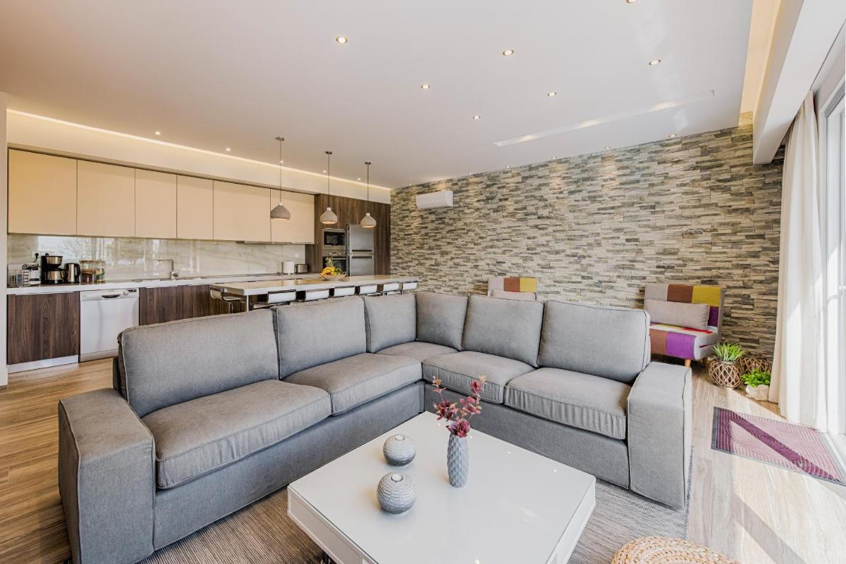 Nastazia Luxury Beach House - Housity