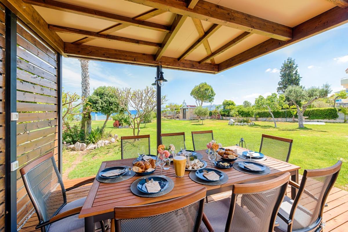 Nastazia Luxury Beach House - Housity