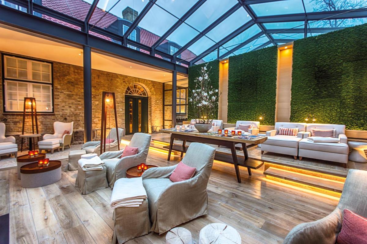 Ein Sitzbereich in der Unterkunft Weissenhaus Private Nature Luxury Resort