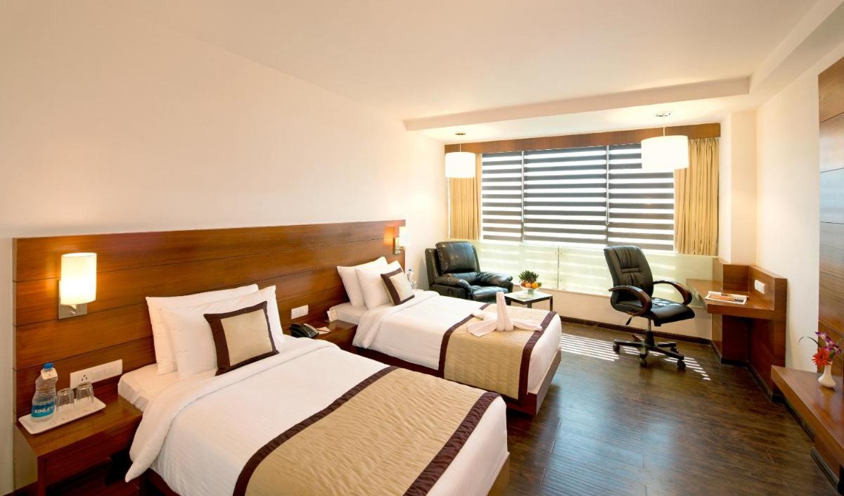 Hotel Sandy's Tower - Housity