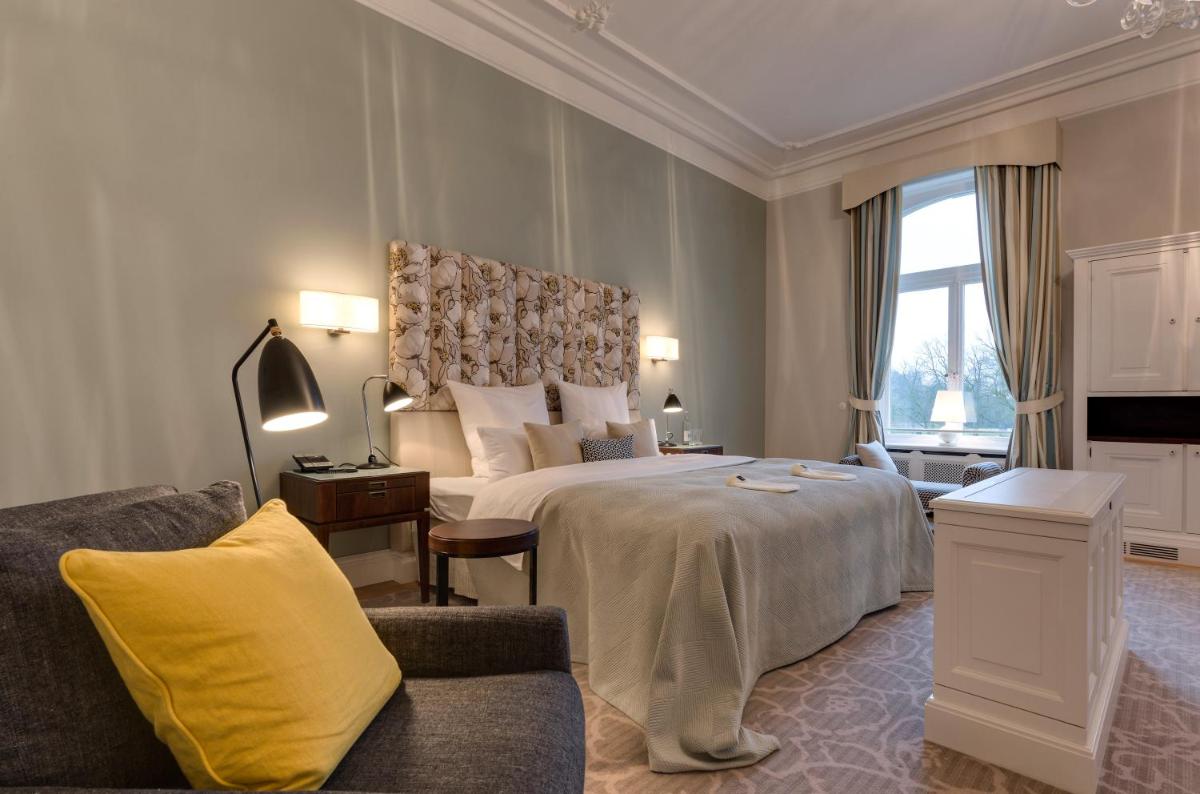 Ein Bett oder Betten in einem Zimmer der Unterkunft Weissenhaus Private Nature Luxury Resort