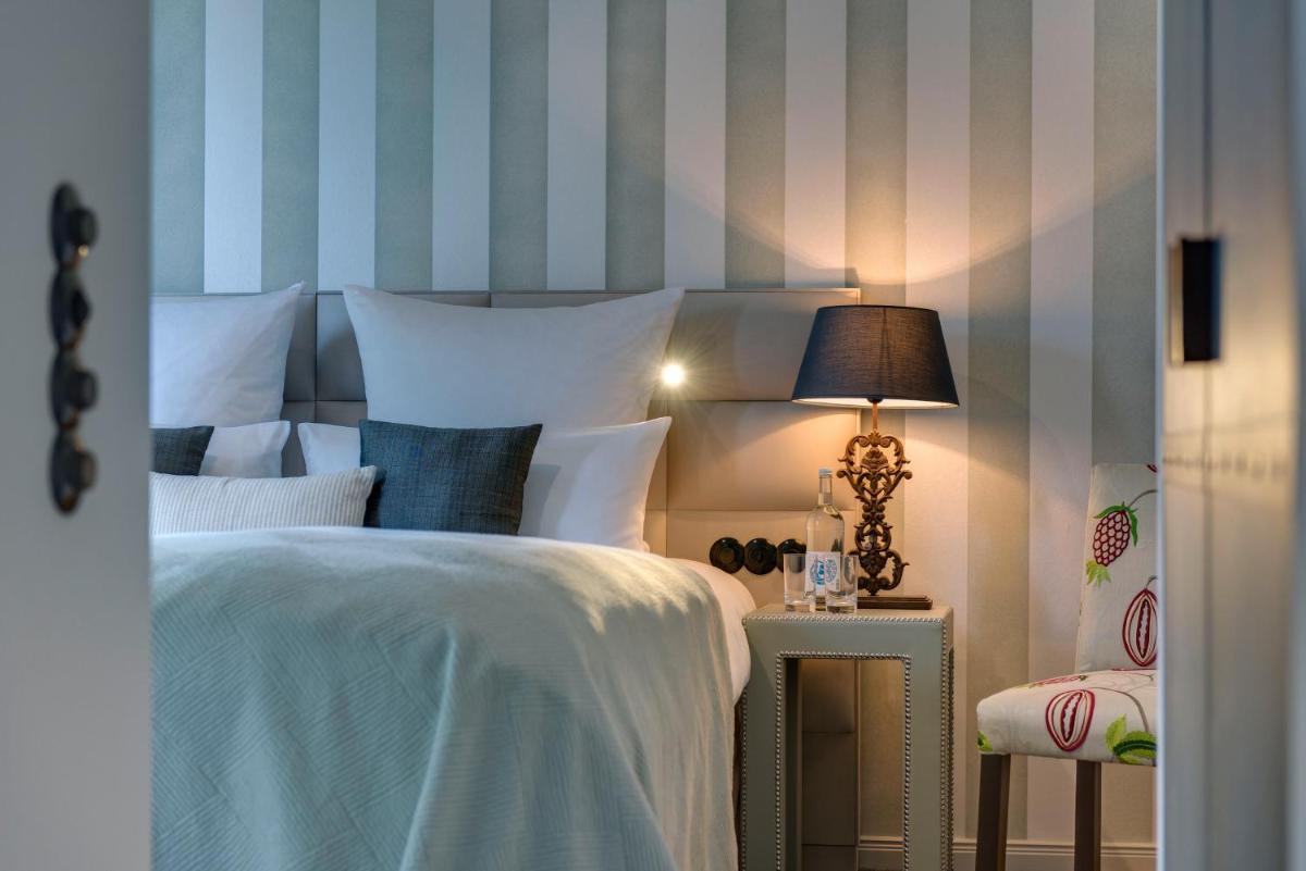 Ein Bett oder Betten in einem Zimmer der Unterkunft Weissenhaus Private Nature Luxury Resort