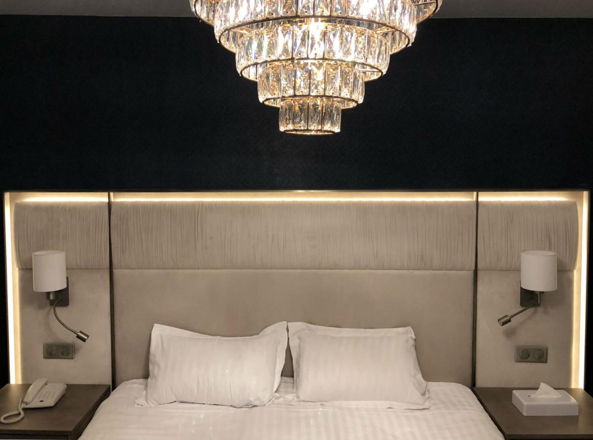 Un ou plusieurs lits dans un hébergement de l'établissement Le Diana Hôtel & Spa