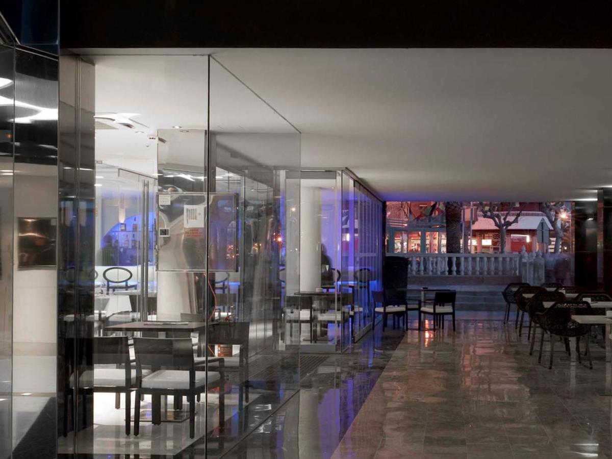 Un restaurante o sitio para comer en Hotel Villa del Mar