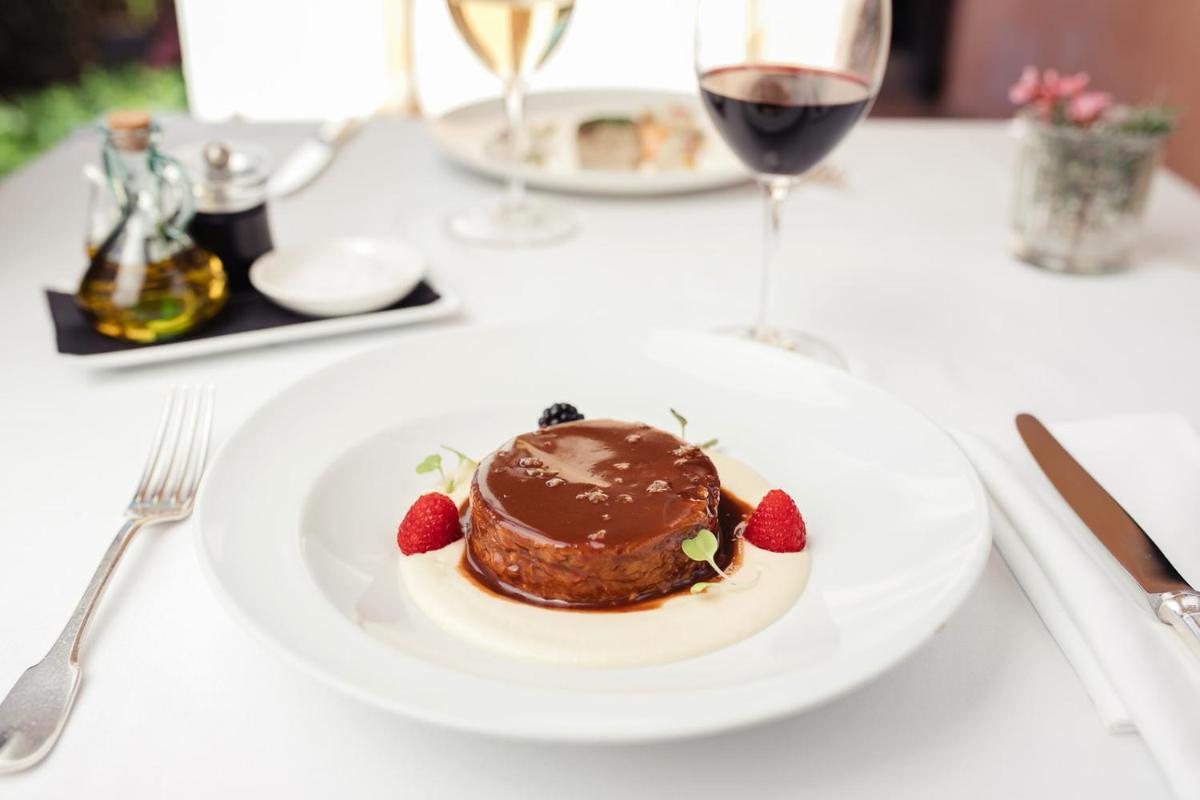 Comida en o cerca de este hotel