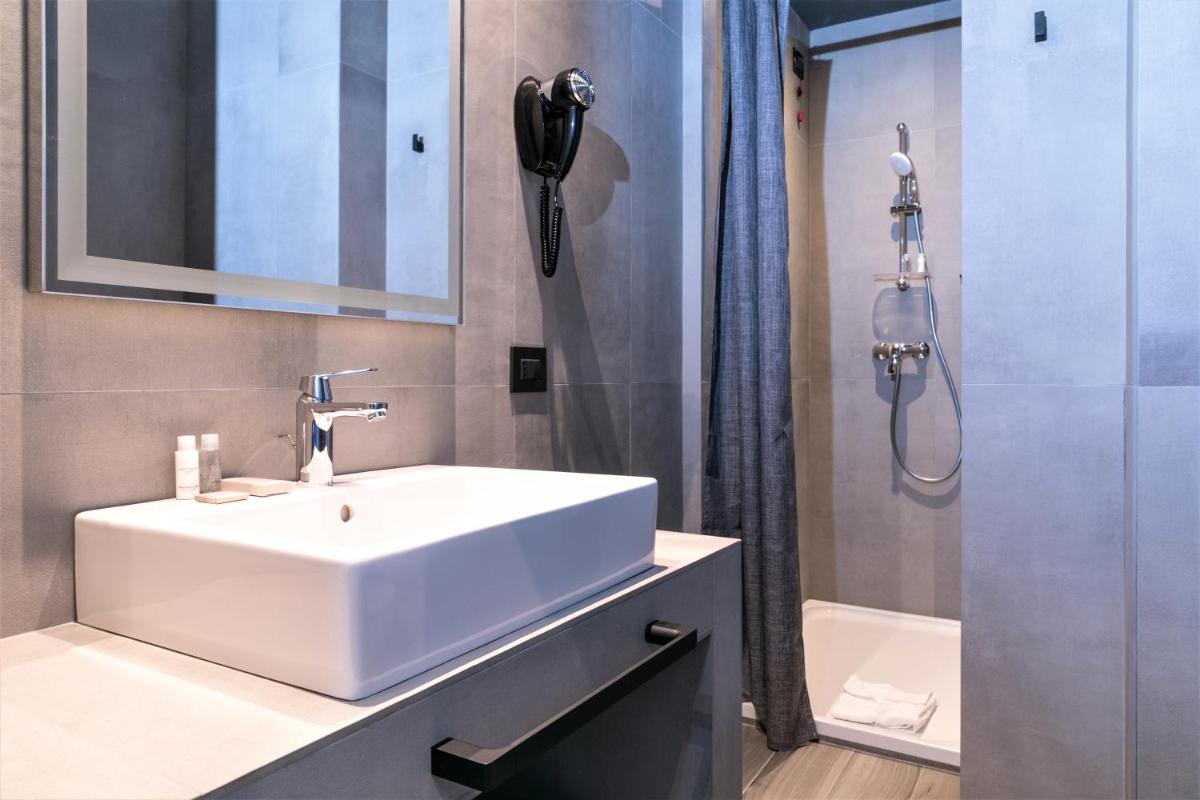 J24 Hotel Milano - Housity