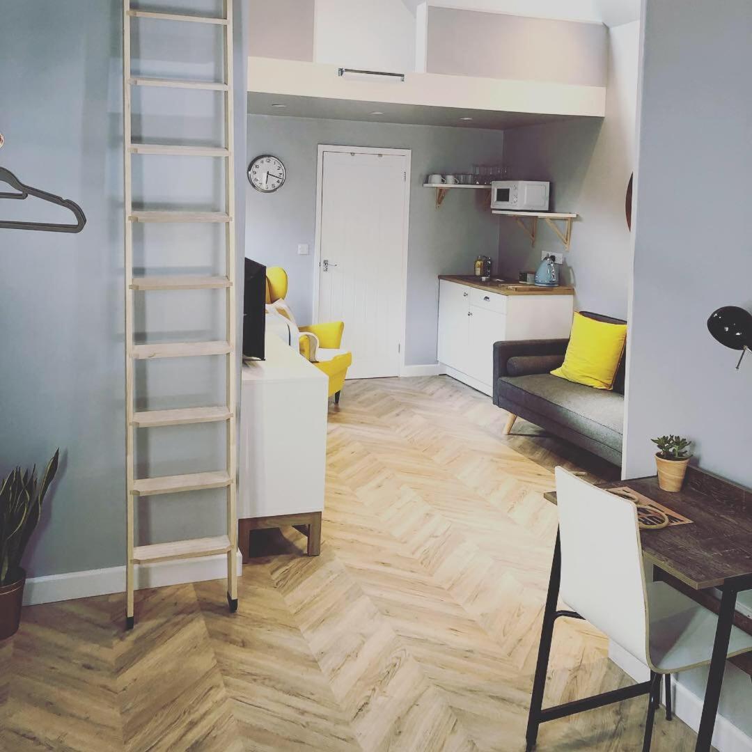The Rhubarb Room - Housity