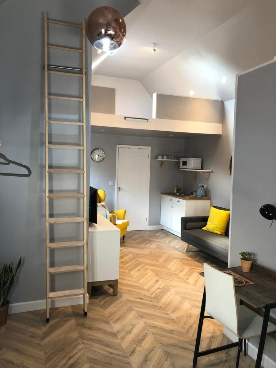 The Rhubarb Room - Housity