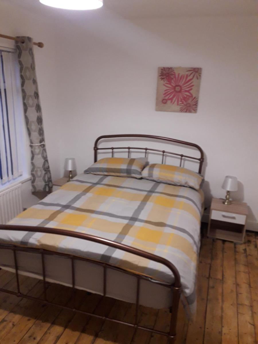 Cosy @ Coleraine Beside Train+Bus Station - Housity