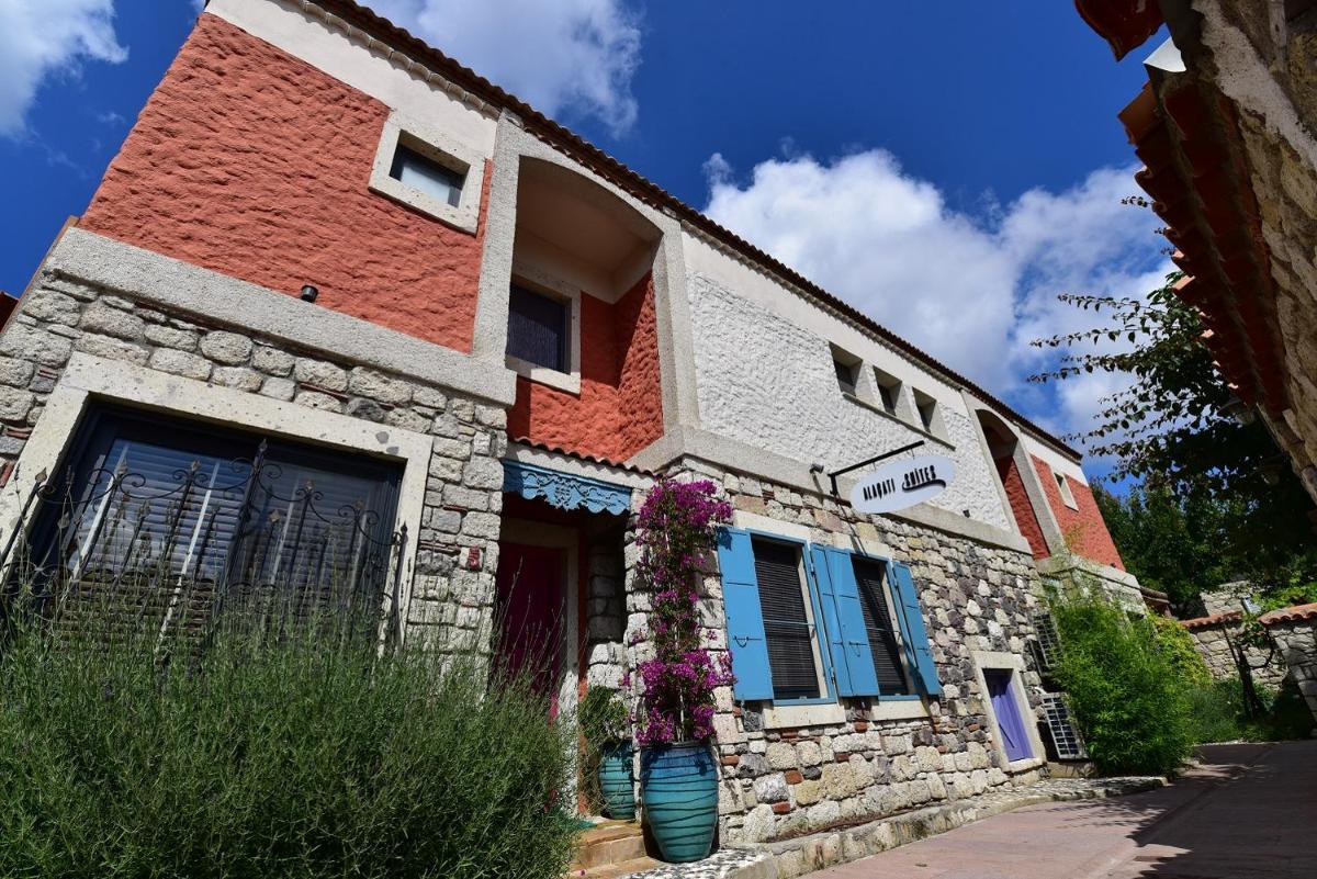 Alacati Suites - Housity