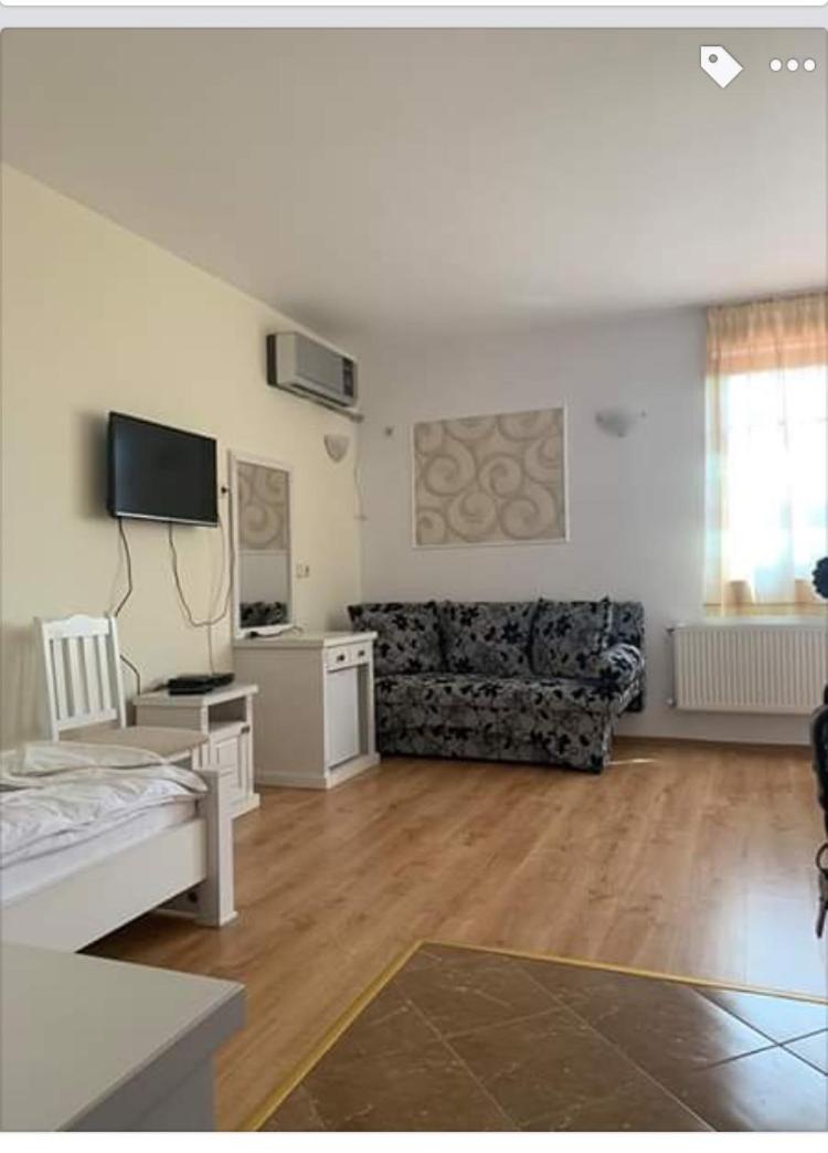 Buhlevata Vodenitsa - Housity