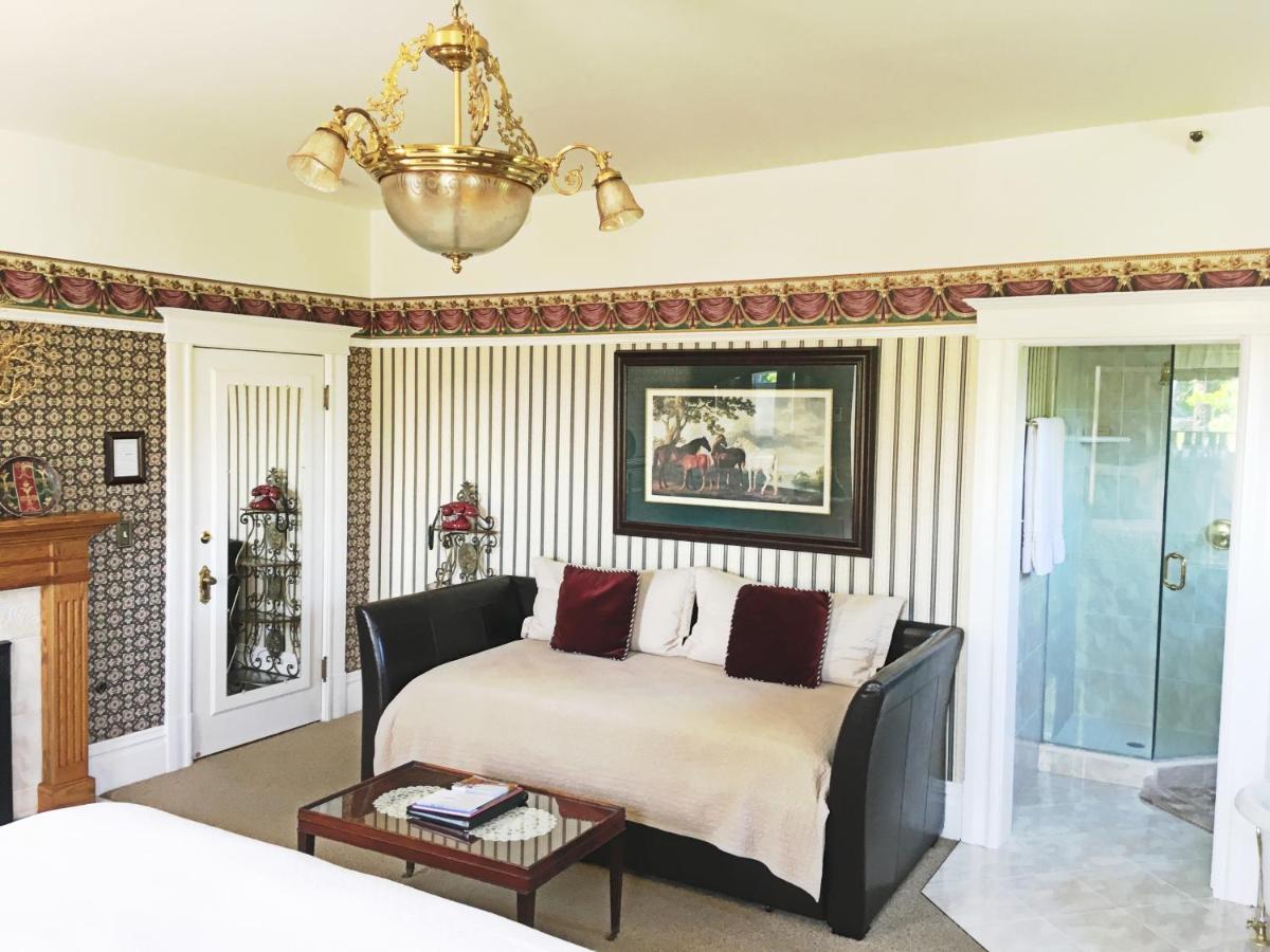 Churchill Manor - Housity